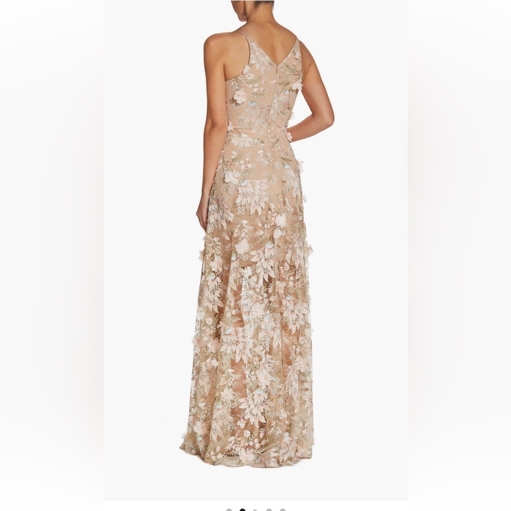 Dress The Population Sidney Deep V neck 3D Lace Gown - Picture 2 of 5